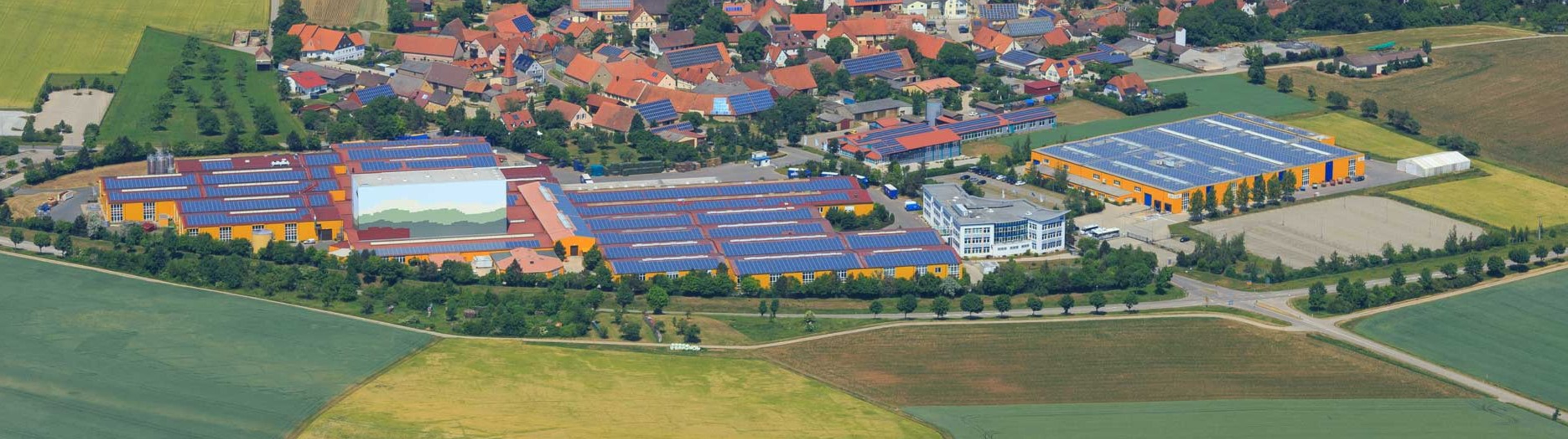 Das Bild zeigt eine Luftaufnahme von Ergersheim, dem Standort der Firma MEKRA Lang